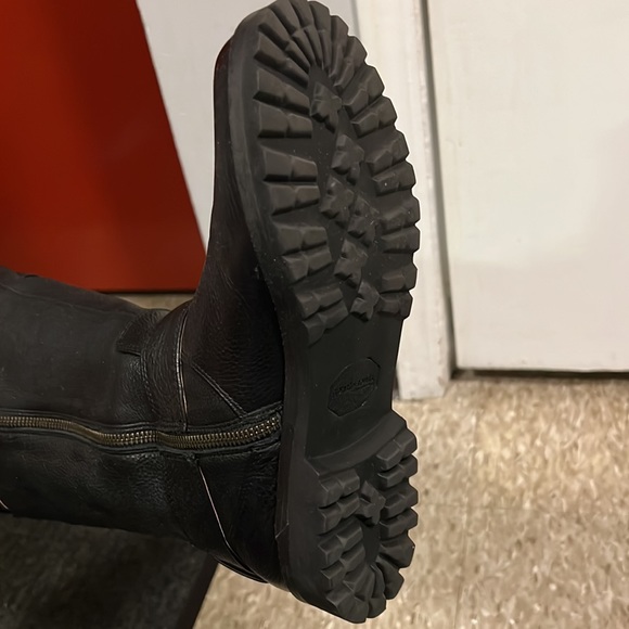 Gentle Souls “Buckled Up” mid calf boots - Picture 5 of 6